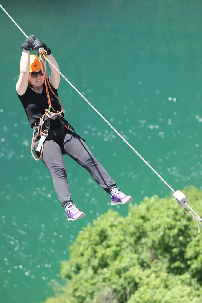 Omis zipline van dichtbij